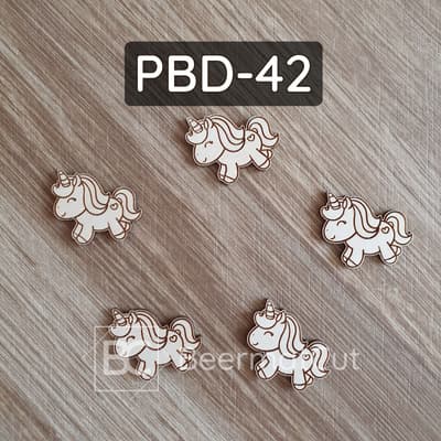 Ozdoba jednorożec wycinana laserowo ze sklejki do rękodzieła dziecięcego.