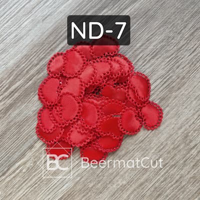 Serca dekoracyjne z czerwonego materiału, do rękodzieła i pasmanterii.