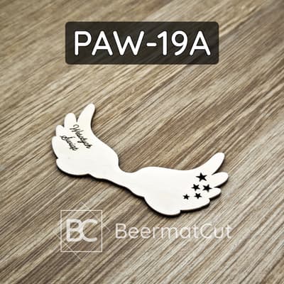 Skrzydła anioła ze sklejki wycinane laserowo z napisem "Wesołych Świąt" do dekoracji świątecznych.