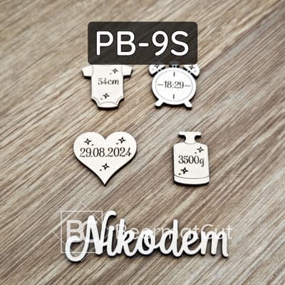 Metryczka urodzeniowa dla chłopca, wycinana laserowo ze sklejki, z imieniem Nikodem i danymi urodzenia.