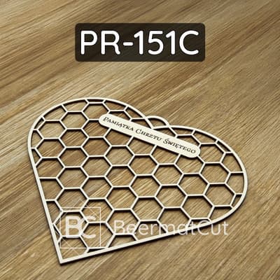 Baza do makramy serce ze sklejki wycinanej laserowo, z grawerem Pamiątka Chrztu Świętego.