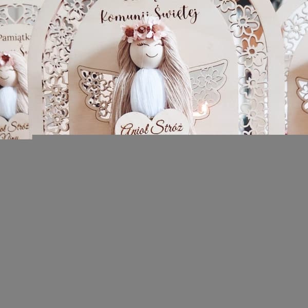 Aniołek stróż, pamiątka Komunii, naturalny styl, drewno wycinane laserowo, włóczka.