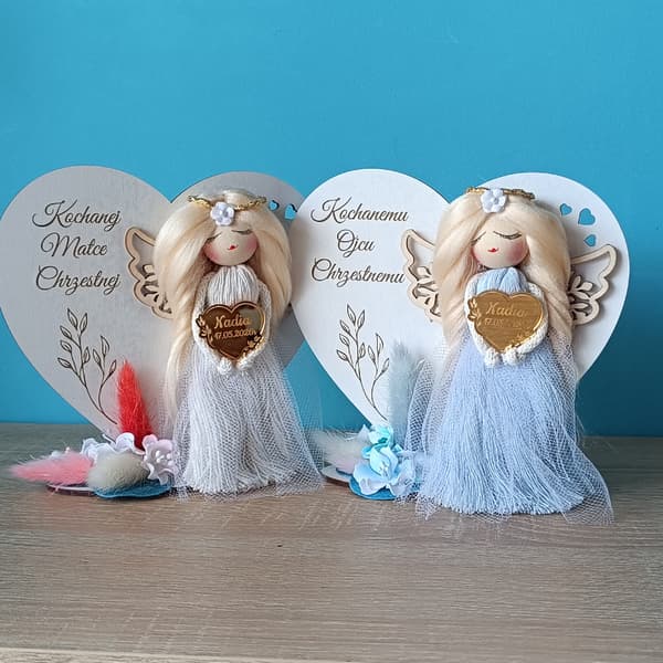 Podziękowania dla chrzestnych, personalizowane biało-błękitne rękodzieło z drewna i tekstyliów.